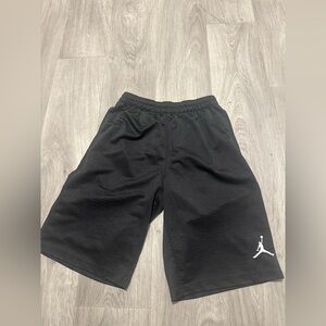 Jordan youth black short sz M preowned
